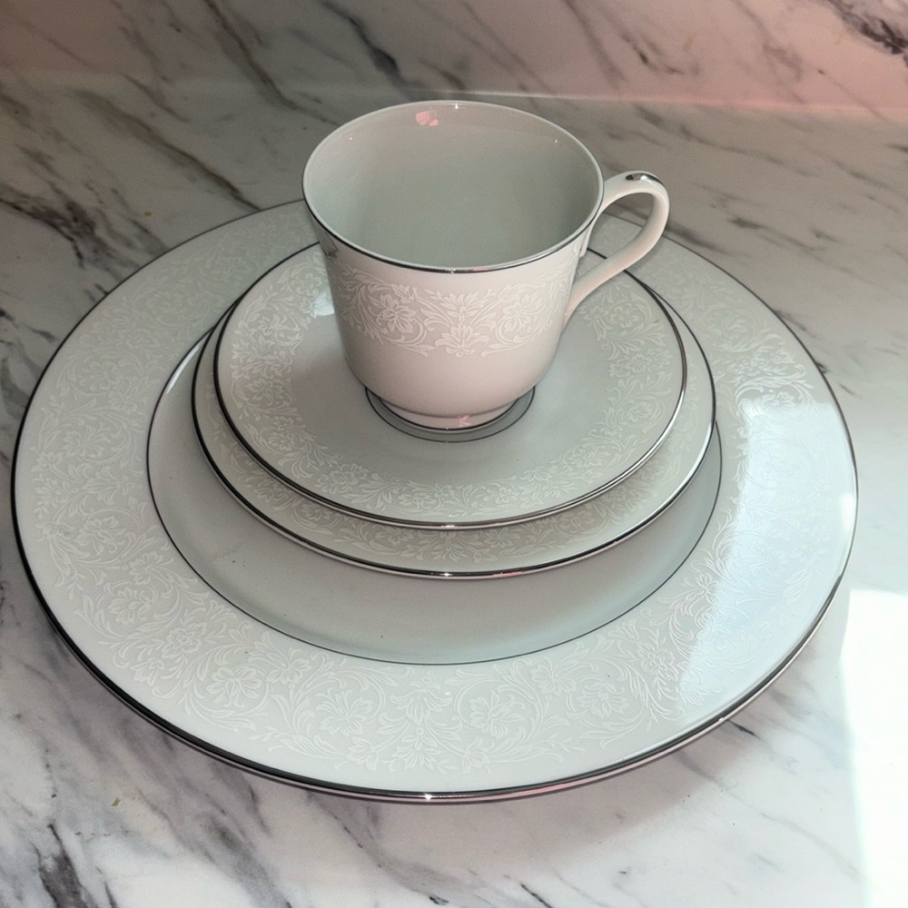 Grace fine china Concerto 4 piece place setting